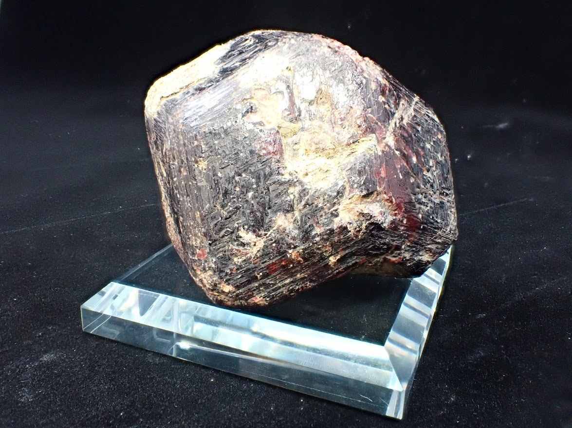 Almandine Garnet | Ontario, Canada