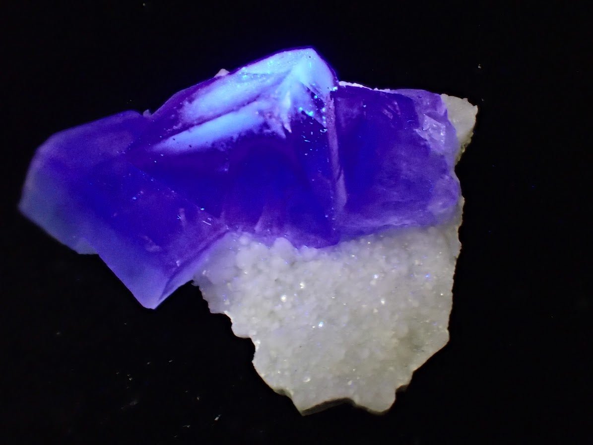 Blue Jelly Fluorite with Phantom Zoning on Quartz | Yaogangxian Mine, China