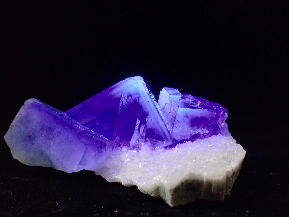 Blue Jelly Fluorite with Phantom Zoning on Quartz | Yaogangxian Mine, China