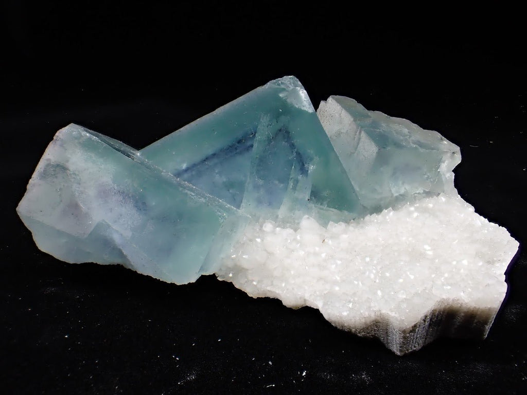 Blue Jelly Fluorite with Phantom Zoning on Quartz | Yaogangxian Mine, China
