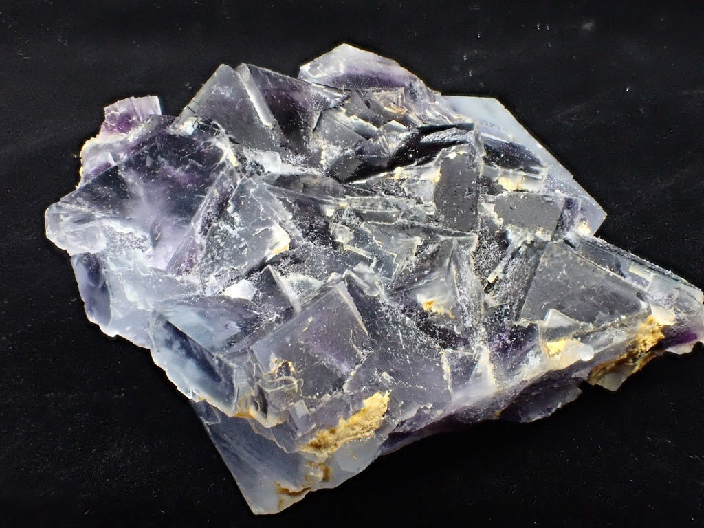 Yindu Fluorite with Deep Purple Zoning and UV Fluorescence – Yindu Mine, Inner Mongolia, China
